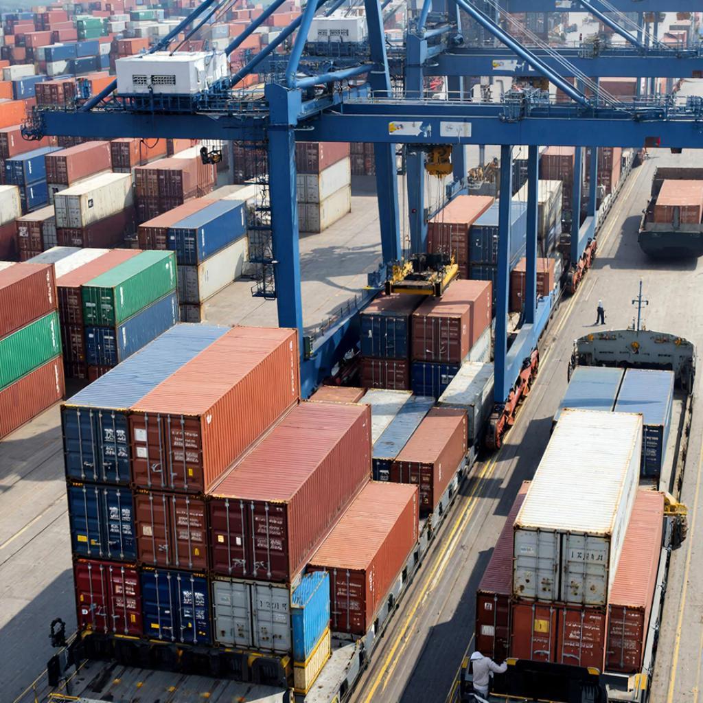 Контейнерные Перевозки: Полное Руководство для Грузовладельцев и Экспедиторов